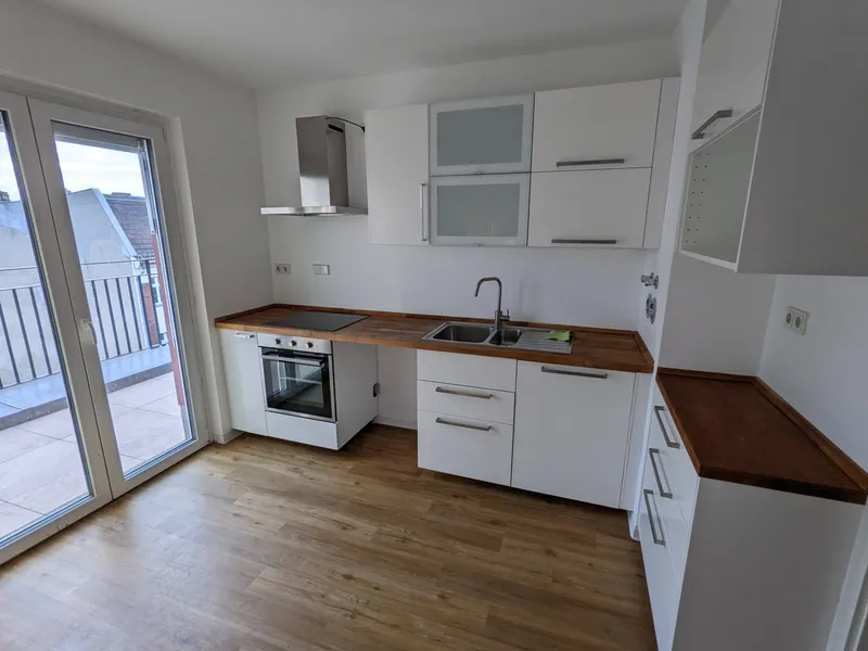 Besichtigung nur nach telefonischer Vereinbarung ! Schöne Dachterrassen Wohnung an der Spree — photo 1